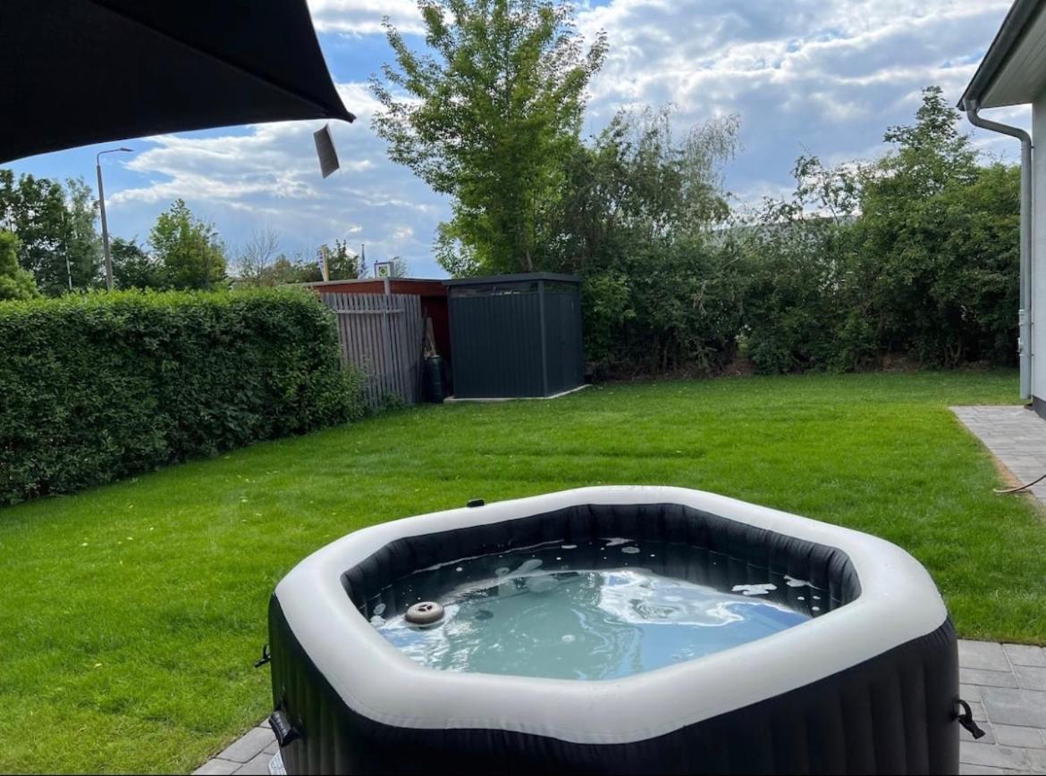 Haushalfte Mit Garten, Kamin, Grill & Whirlpool Nahe Ber Holiday home Berlin